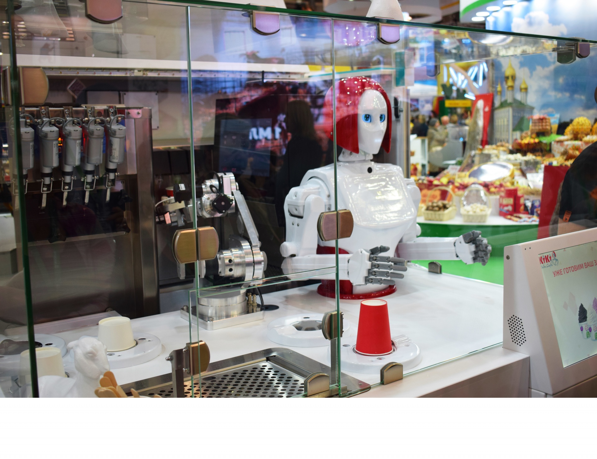 На выставке «Золотая Осень 2019» представили первого в мире робота по производству мороженого и кофе на основе козьего молока