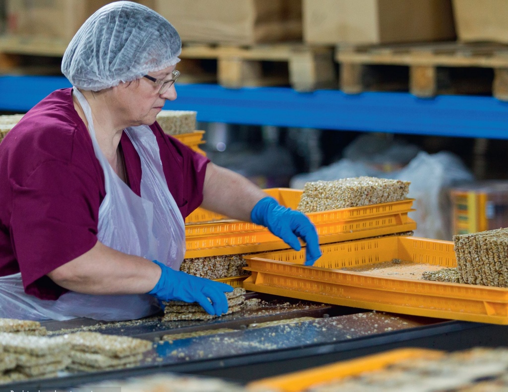 «Сибирская ореховая компания» из Томска в 2016 году расширяет производство таежных сладостей и планирует выделить на эти цели около 50 млн рублей. Сегодня компания производит 270‑280 т ореховой продукции в месяц. К концу 2016 года она планирует увеличить месячное производство на 40‑50 т