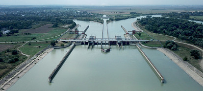 Удержать воду в руках